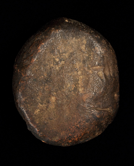 Tsa tsa clay amulet of Shadaksari Avolokiteshvara - back view