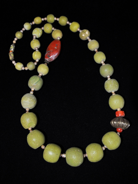 Grenn bead necklace