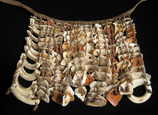Oceanic Art - Shell cache-sex, Gnau culture, Papua New Guinea, back