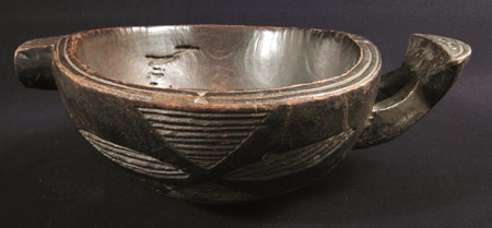 African Tribal Art - Wood bowl, Cameroon, view 2