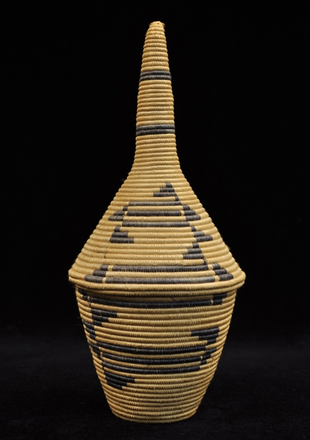 Tutsi basket, back