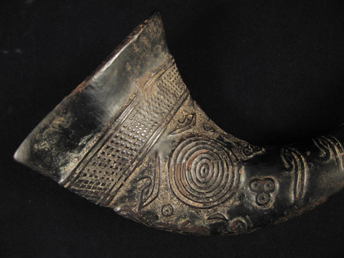 African Tribal Art - Drinking horn, Kuba, Zaire, detail