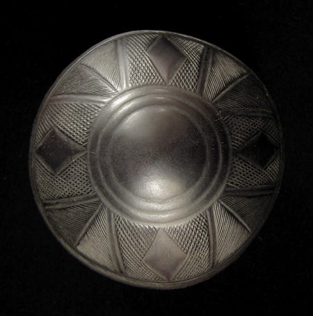 Art of the Americas -&nbsp;Coconut scrimshaw drinking cup, bottom