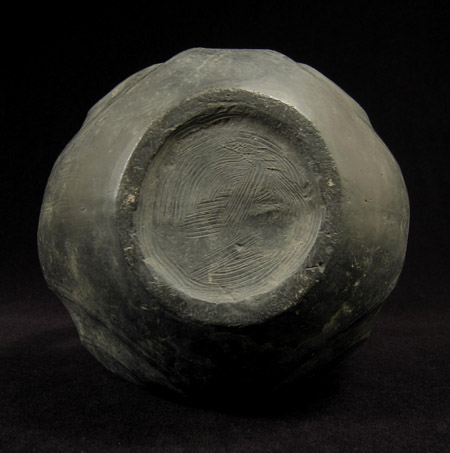Asian Tribal Art - Amphora, Han dynasty, China, bottom