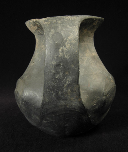 Asian Tribal Art - Amphora, Han dynasty, China, left