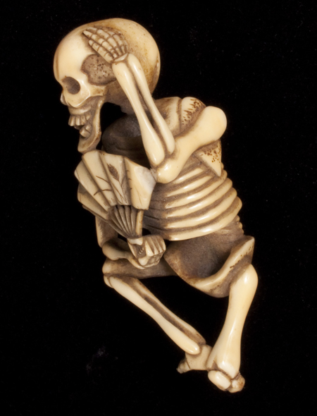 Skeleton okimono, hand