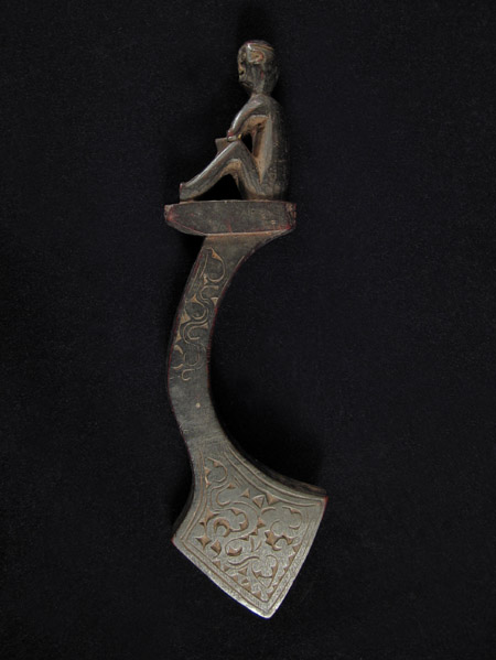 Indonesian Tribal Art - Figurative skein handle, Lombokva