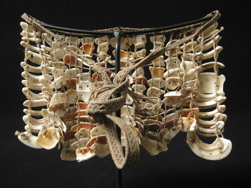 Oceanic Art - Shell cache-sex, Gnau culture, Papua New Guinea, back